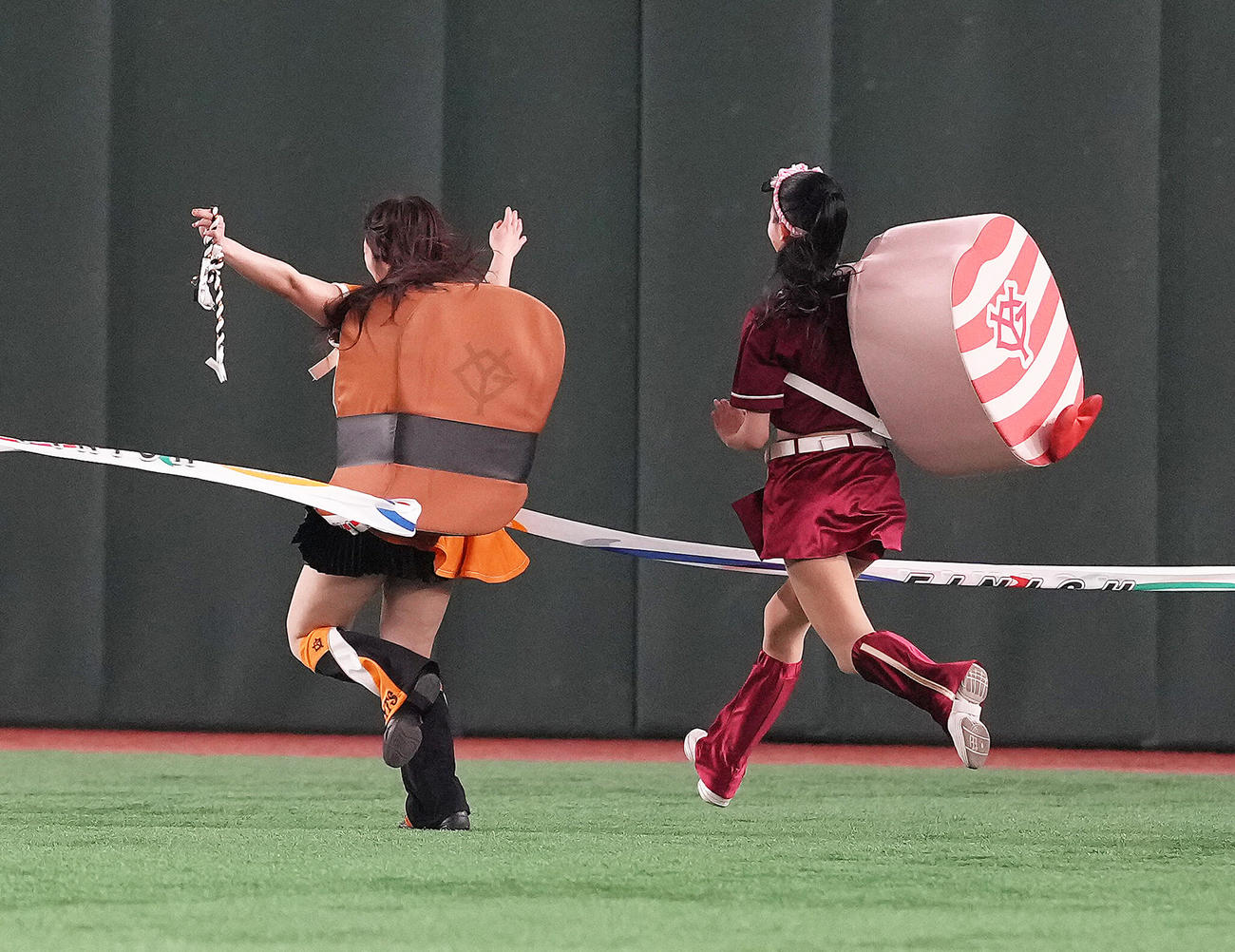 巨人対楽天　すしレースはヴィーナスのアナゴが勝利（撮影・足立雅史）