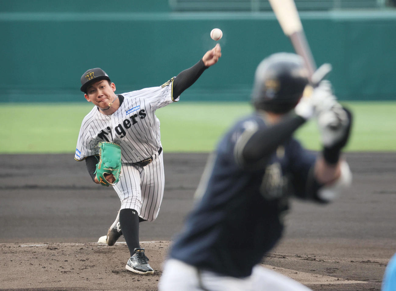 阪神対オリックス　阪神先発の伊原（撮影・宮崎幸一）