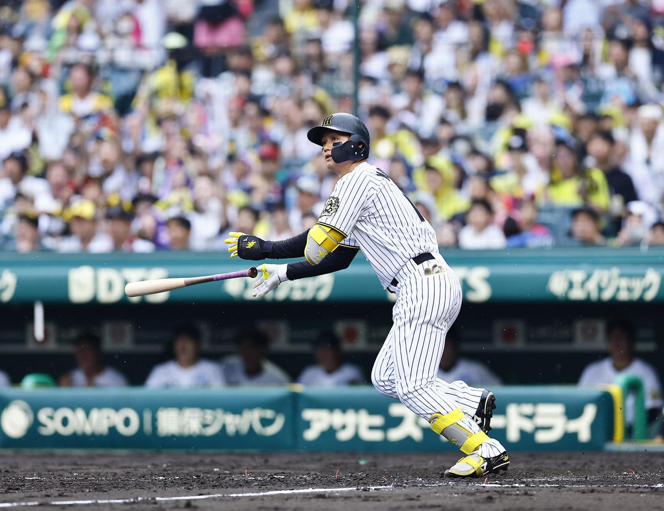 阪神対オリックス　3回裏阪神2死一、二塁、森下は左越えに3点本塁打を放つ（撮影・藤尾明華）