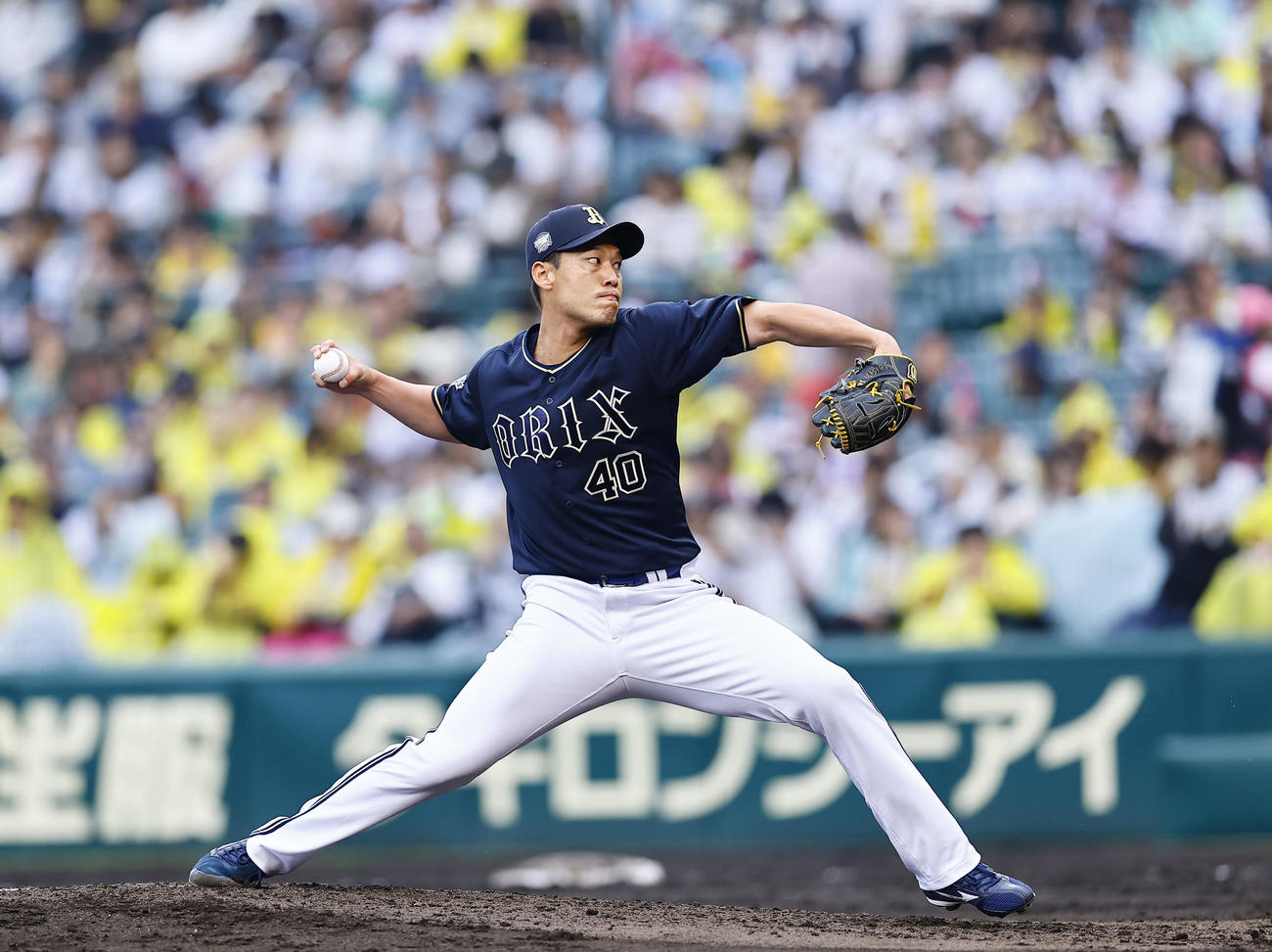 阪神対オリックス　5回、2番手で登板したオリックス岩崎（撮影・藤尾明華）