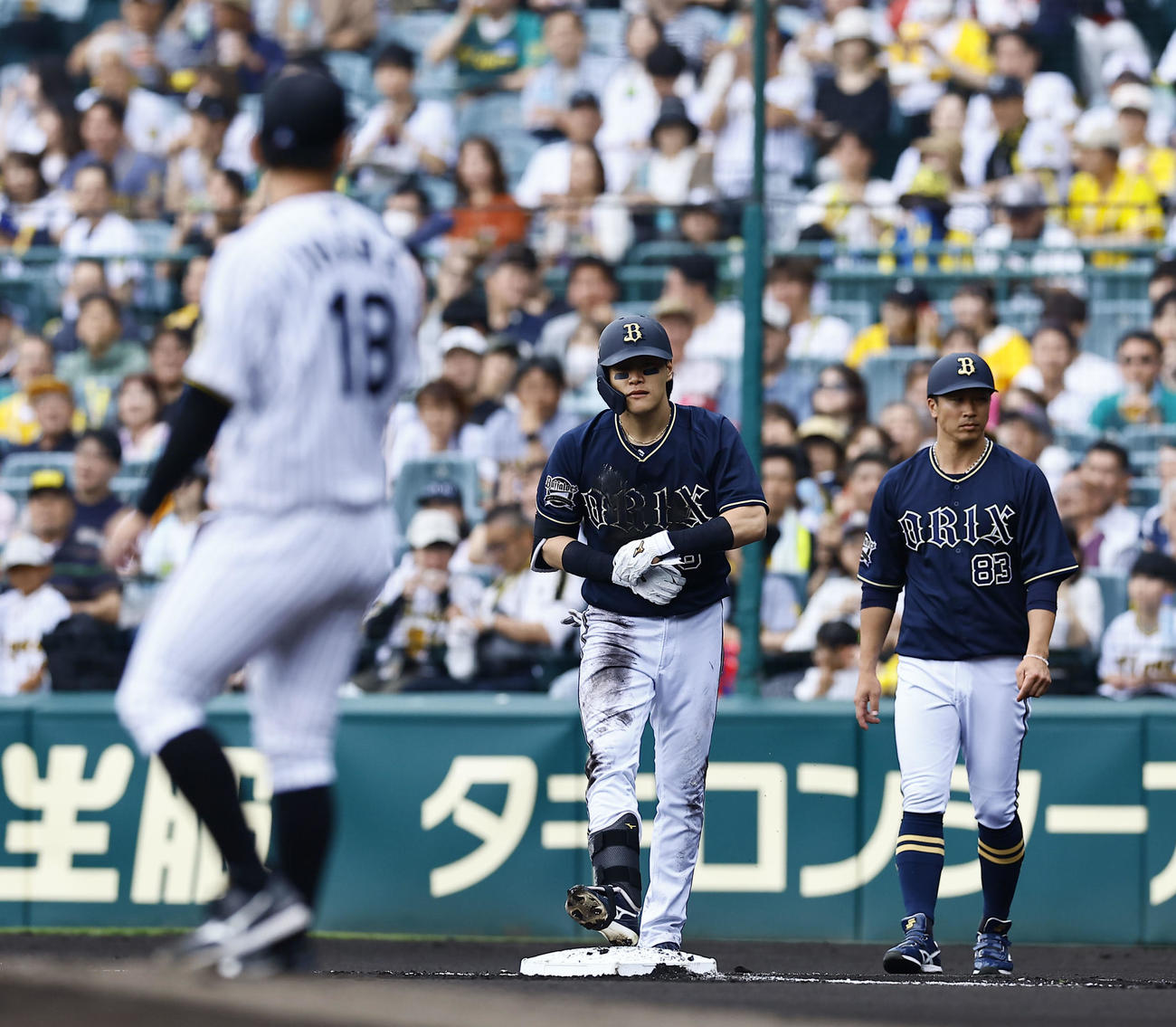 阪神対オリックス　1回表オリックス無死、伊原から遊撃内野安打を放った麦谷（撮影・藤尾明華）