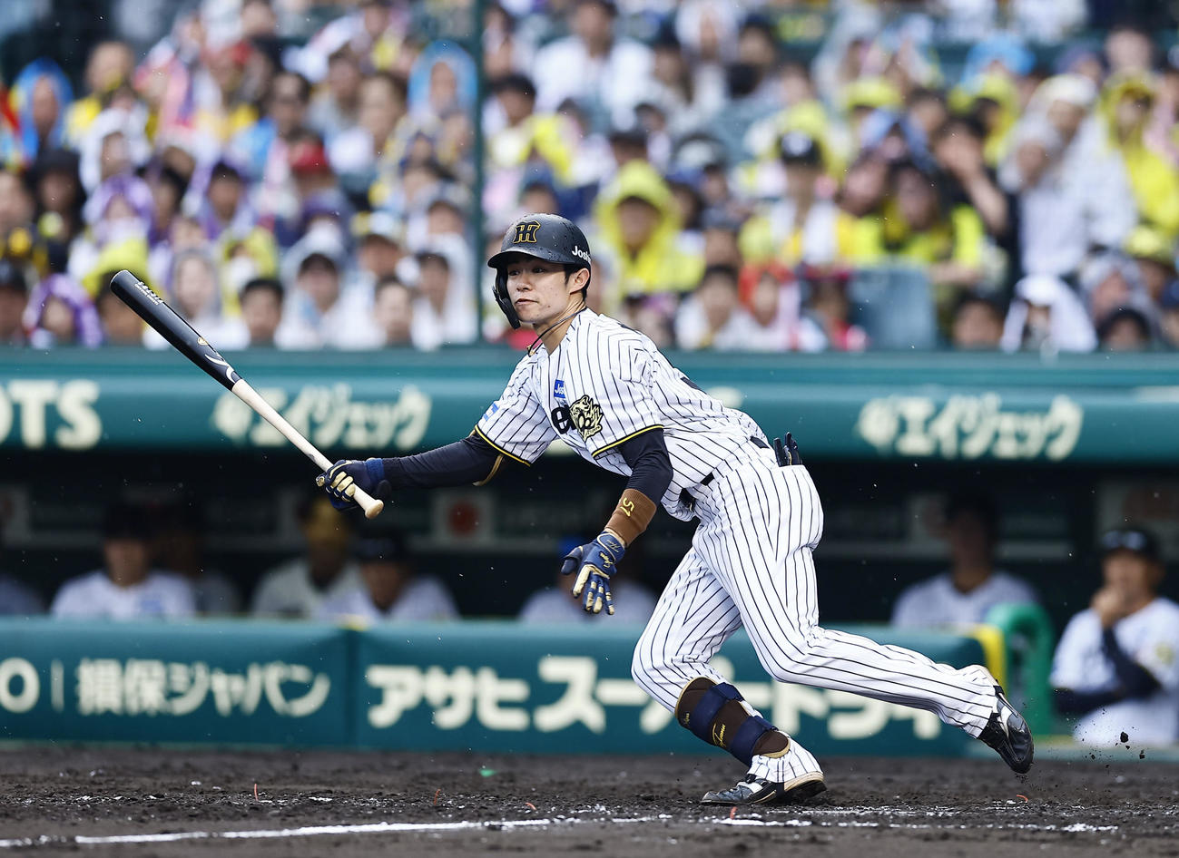 阪神対オリックス　3回裏阪神2死一、二塁、中野は左前に先制適時打を放つ（撮影・藤尾明華）