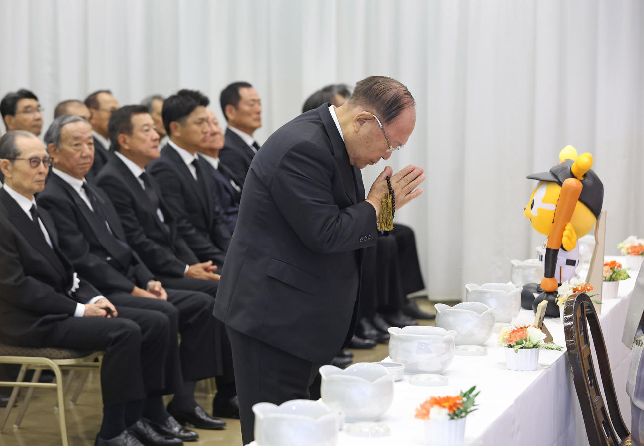 長嶋さんの告別式に参列した燦燦会の御手洗会長（読売新聞社提供）