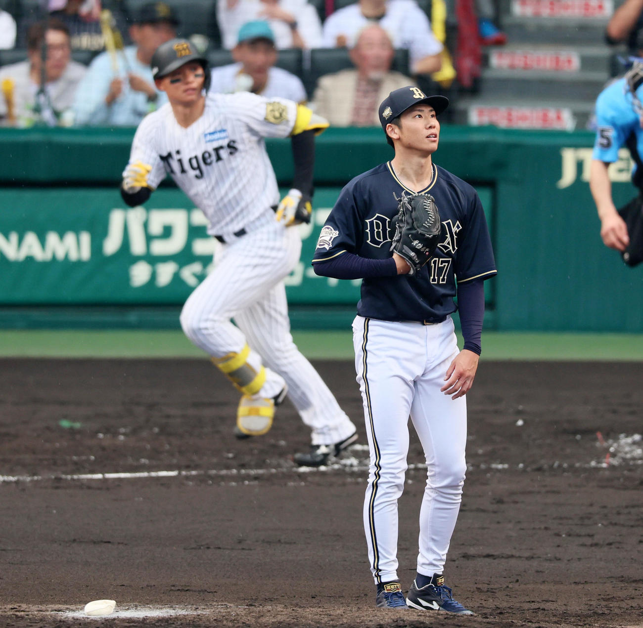阪神対オリックス　3回裏阪神2死一、二塁、曽谷は森下に左越え3点本塁打を浴びる（撮影・加藤哉）