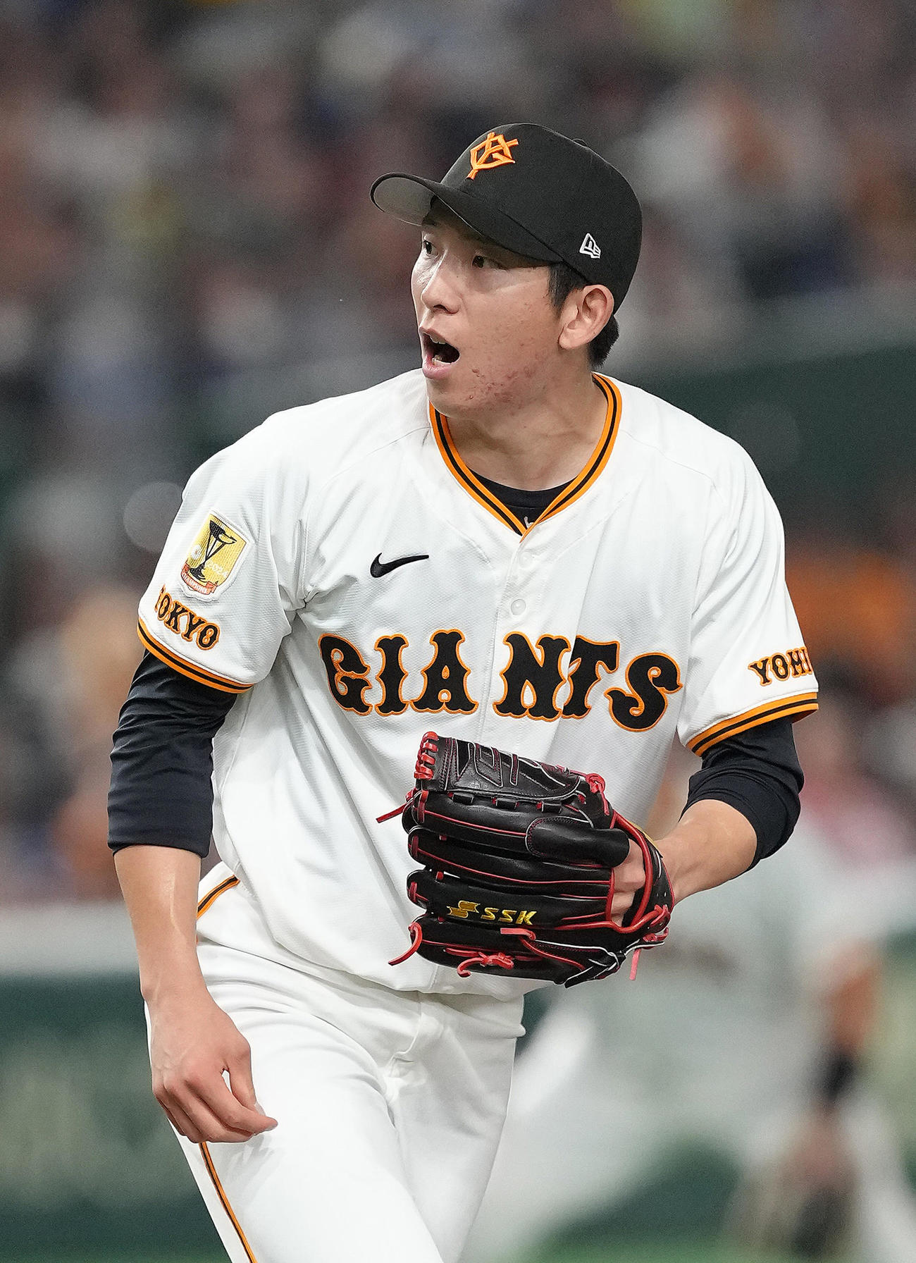 巨人対楽天　巨人先発の戸郷（撮影・足立雅史）