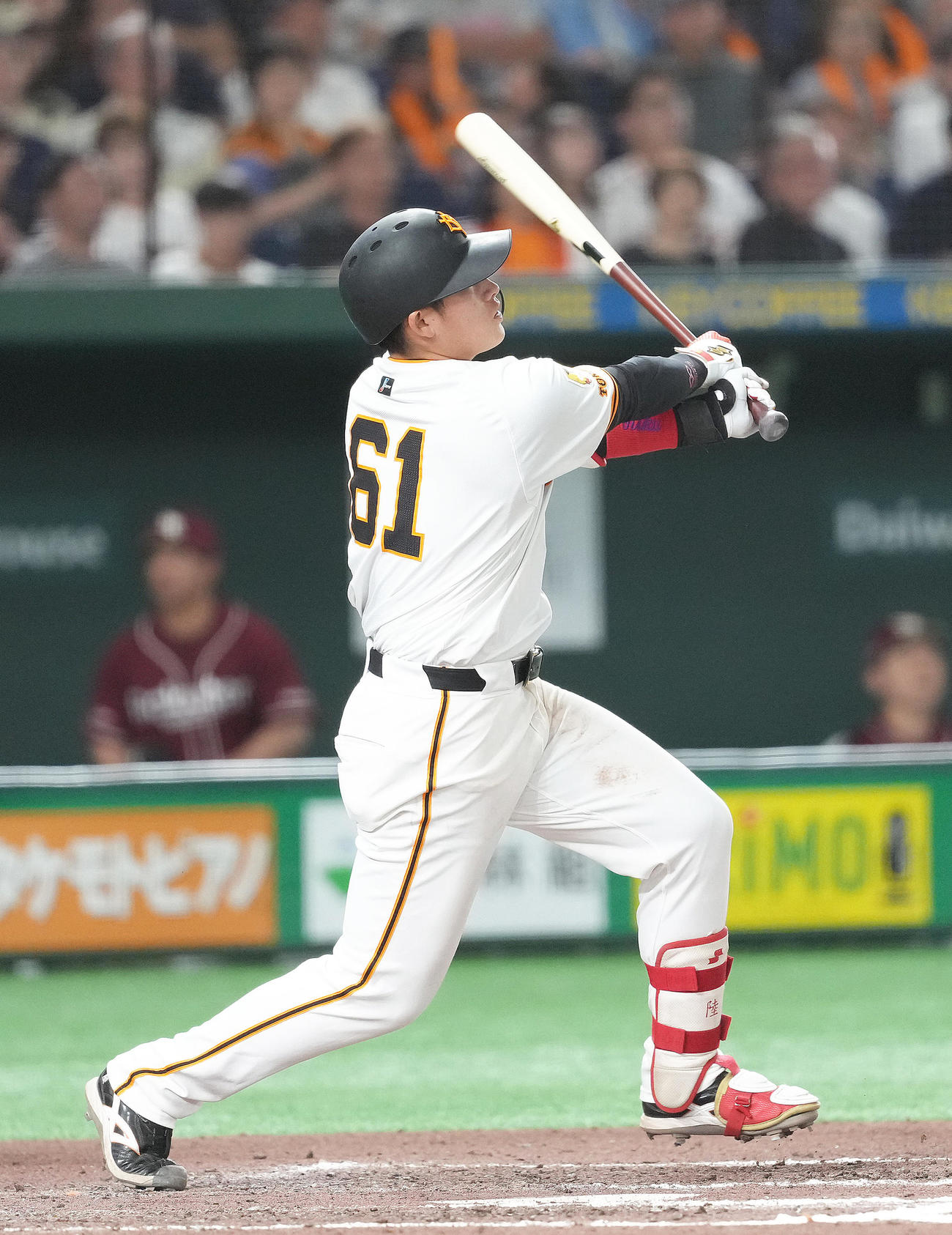 7日、巨人対楽天　6回裏巨人2死、増田陸は先制本塁打を放つ