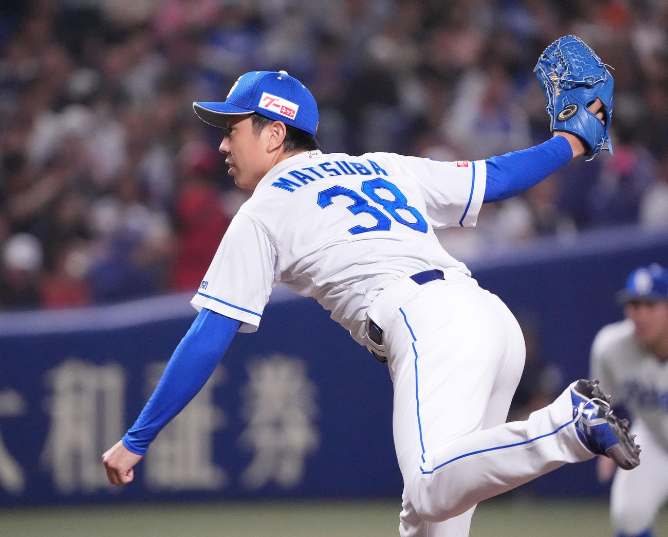 中日対ロッテ　5回表、力投する中日先発の松葉貴（撮影・森本幸一）