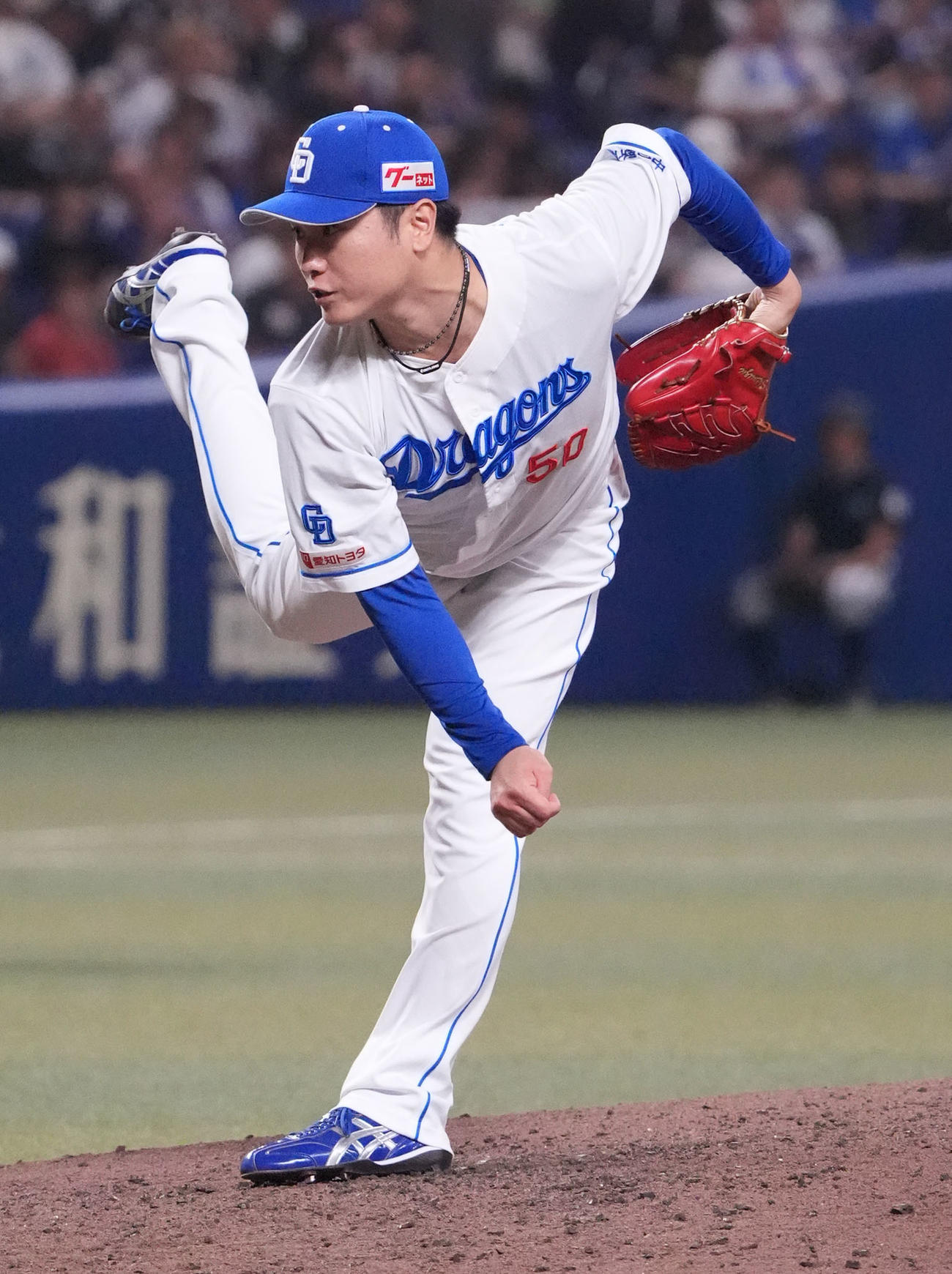 中日対ロッテ　8回表、中日2番手で登板する清水（撮影・森本幸一）