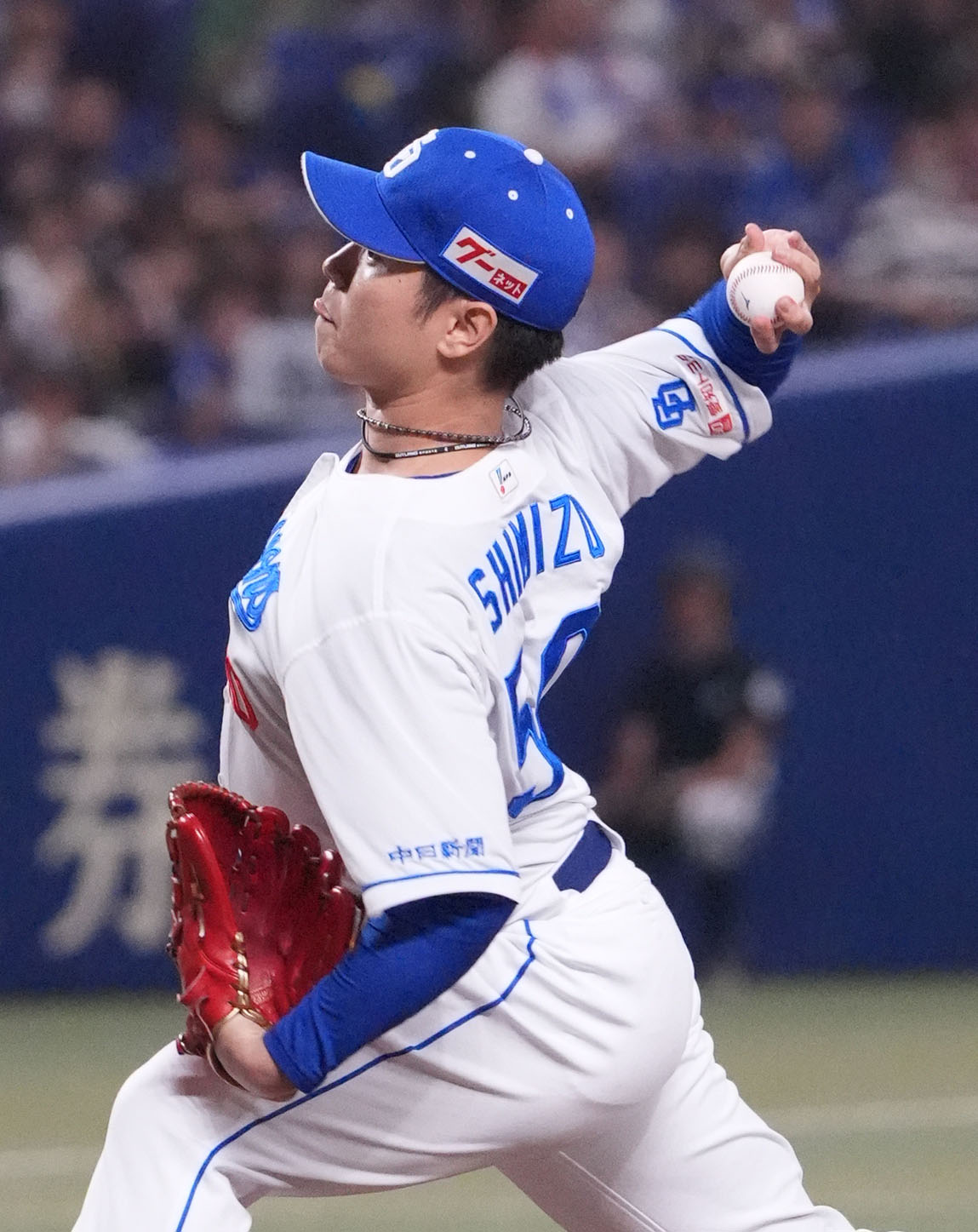 中日対ロッテ　8回表、中日2番手で登板する清水（撮影・森本幸一）
