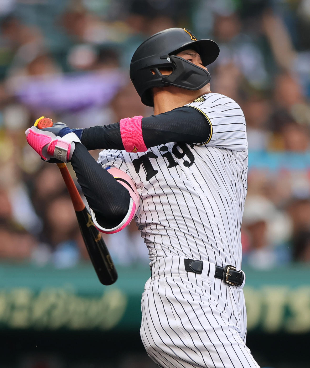 阪神対オリックス　8回裏阪神1死満塁、佐藤輝は中越え満塁本塁打を放つ（撮影・上山淳一）