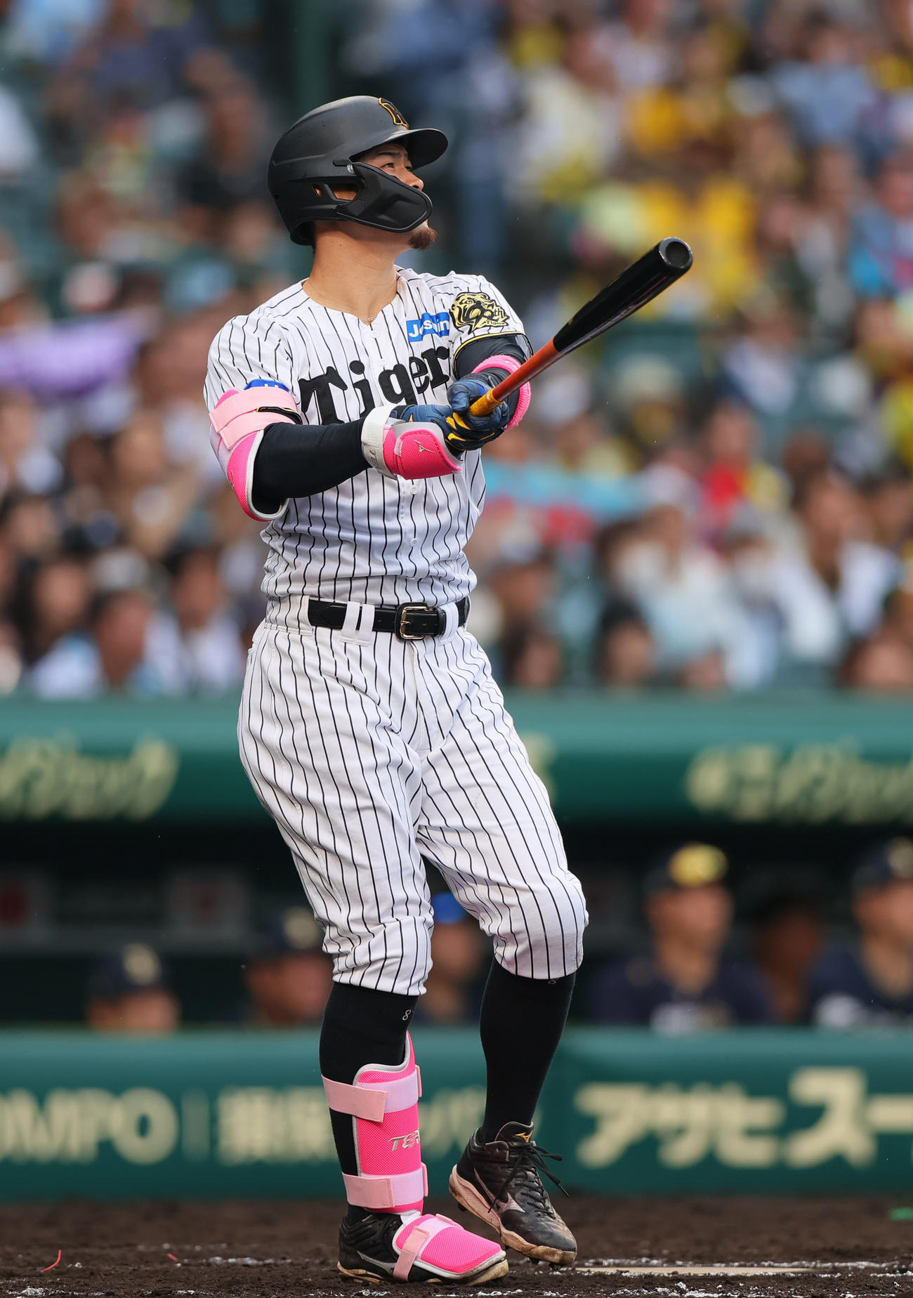 阪神対オリックス　8回裏阪神1死満塁、佐藤輝は中越え満塁本塁打を放つ（撮影・上山淳一）