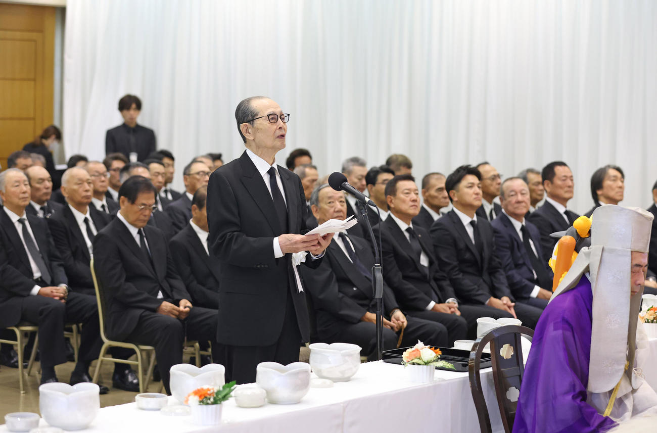長嶋さんの告別式で弔辞を述べる王さん（読売新聞社提供）