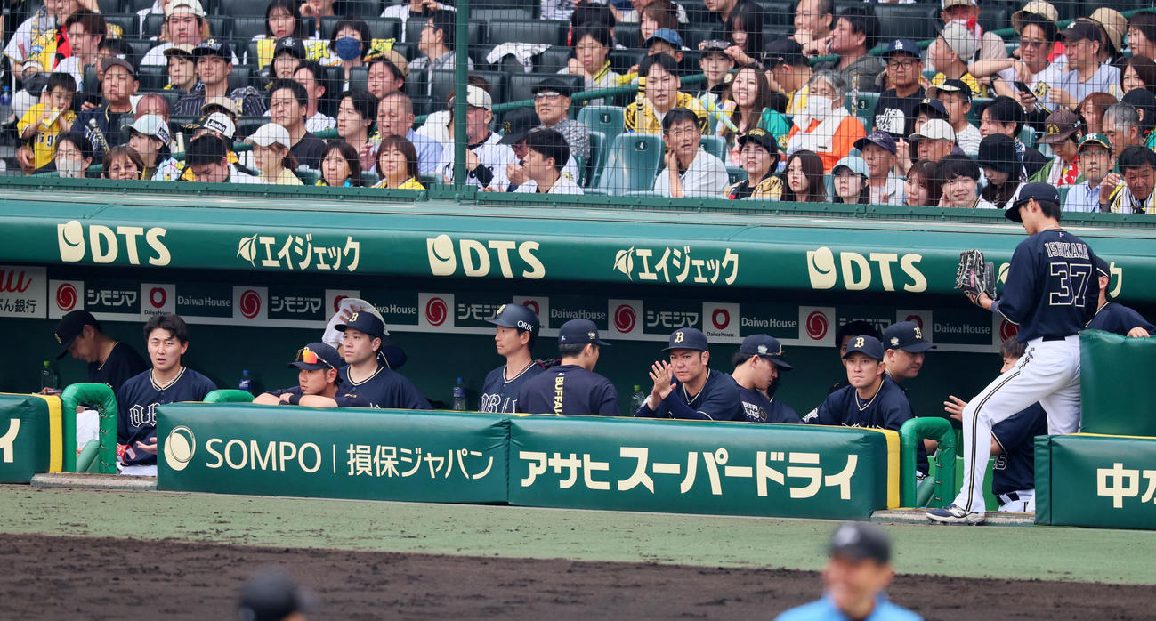 阪神対オリックス　8回表を終えなかなか打線が繋がらないオリックスベンチ（撮影・加藤哉）