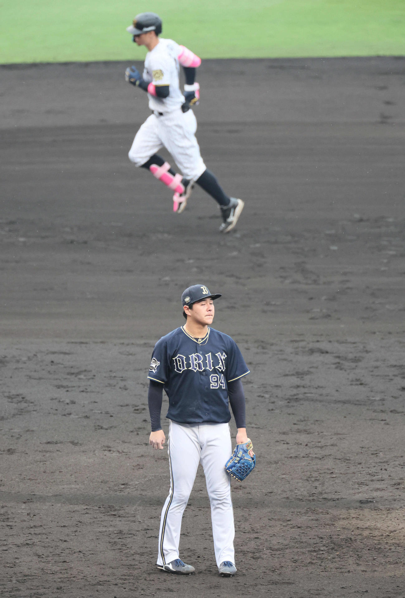 阪神対オリックス　8回裏阪神1死満塁、川瀬は佐藤輝に中越え満塁本塁打を浴びる（撮影・宮崎幸一）