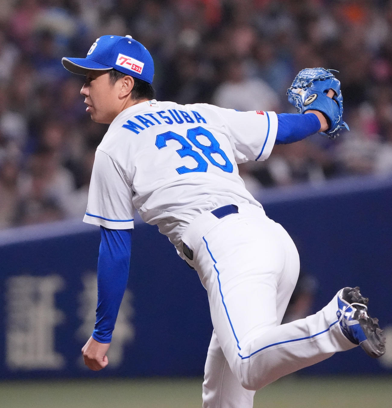 中日対ロッテ　力投する中日先発の松葉（撮影・森本幸一）