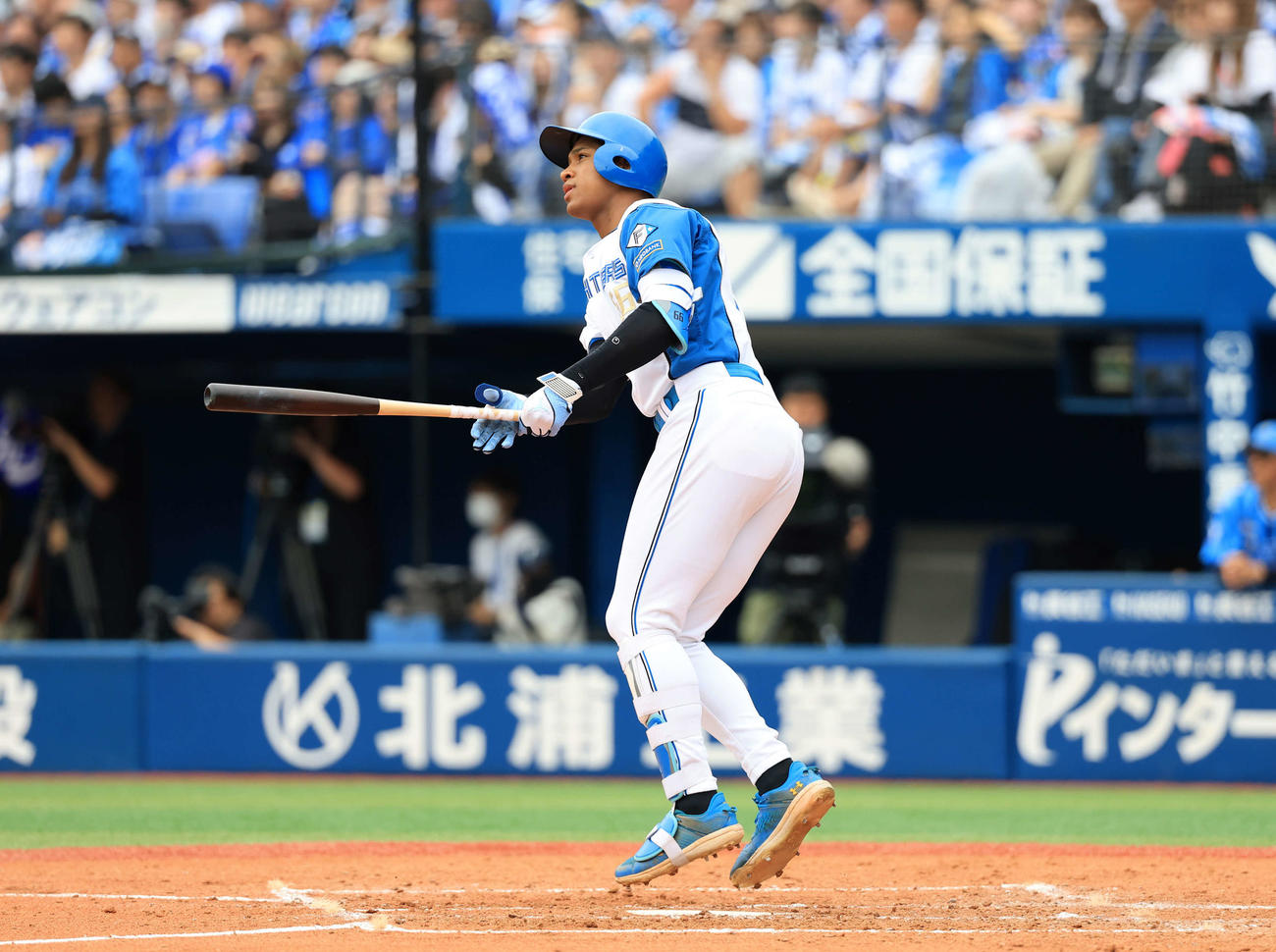DeNA対日本ハム　5回表日本ハム1死、万波は勝ち越しソロ本塁打を放つ（撮影・浅見桂子）