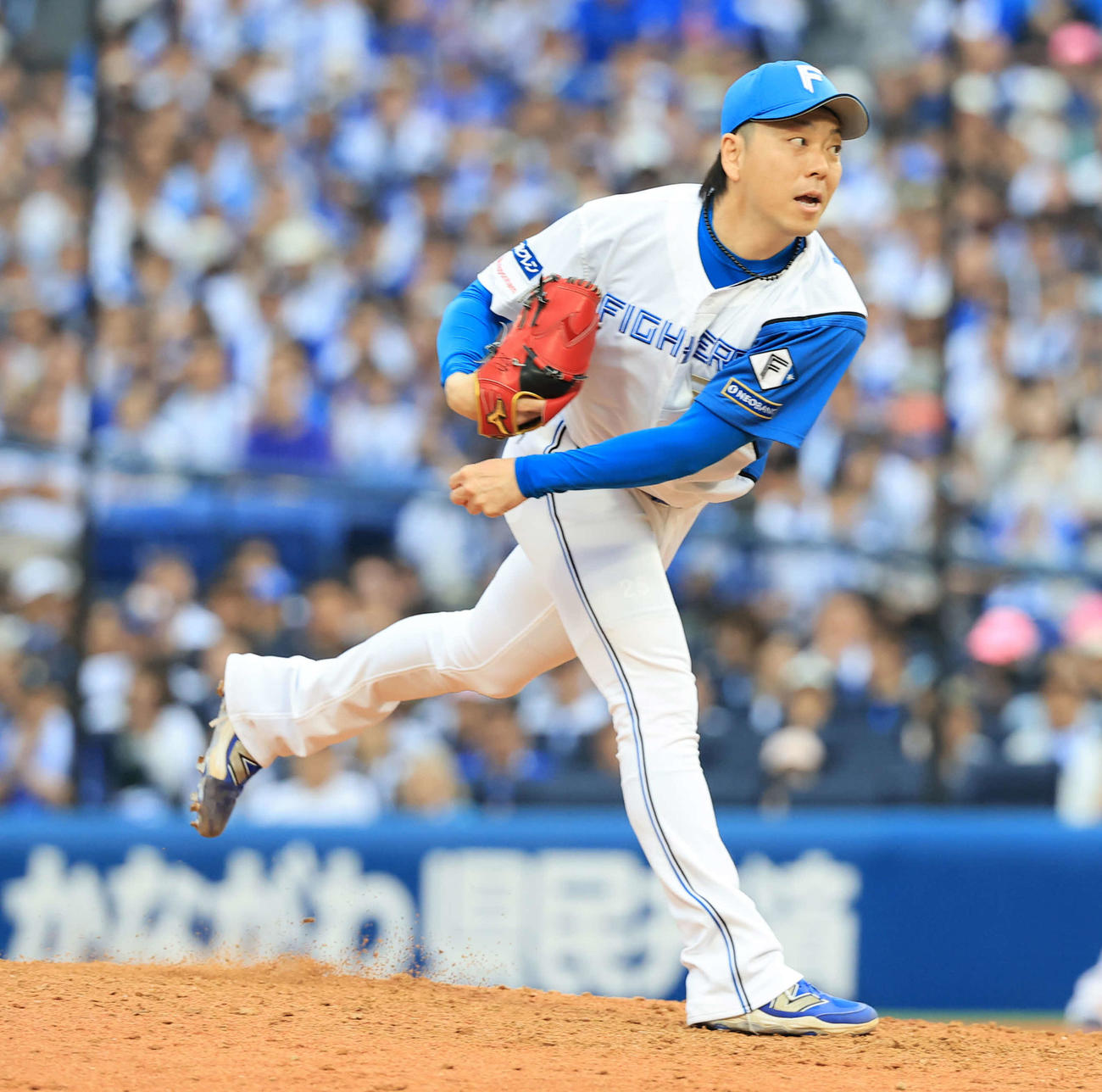 DeNA対日本ハム　10回裏DeNAの攻撃で登板した宮西（撮影・浅見桂子）