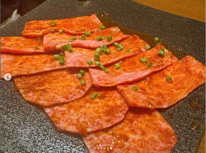 高校時代のチームメイトの小池正晃がオープンした焼肉店に訪れたことを報告（松坂大輔氏のインスタグラムから）