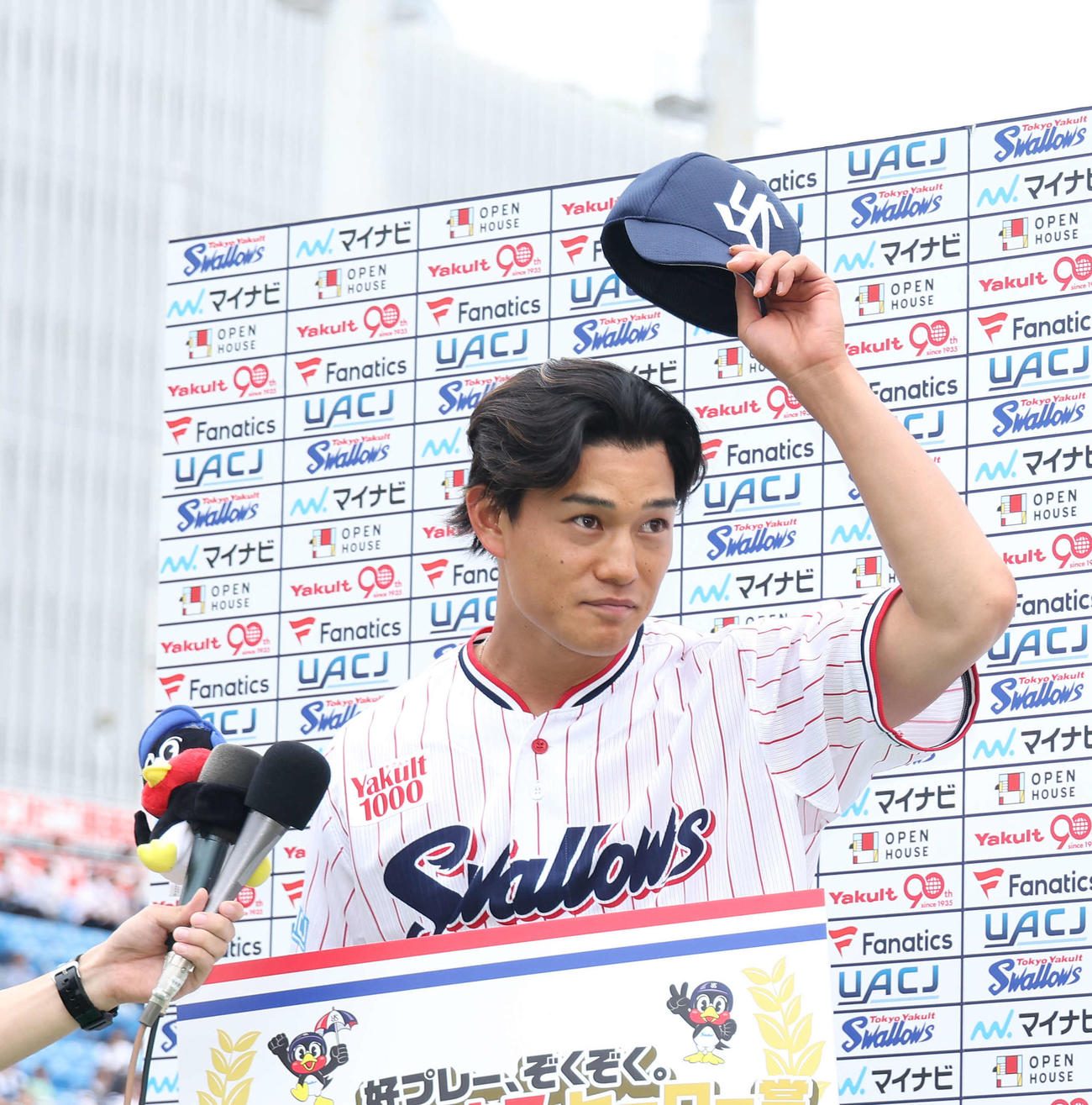 ヤクルト対ソフトバンク　ヒーローインタビューに臨むヤクルト高橋（撮影・河田真司）