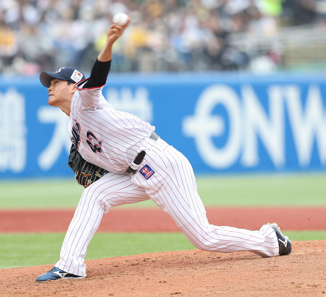 ヤクルト対ソフトバンク　3回表、力投する高橋（撮影・河田真司）