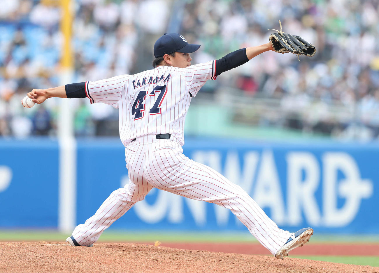 ヤクルト対ソフトバンク　5回表、力投する高橋（撮影・河田真司）