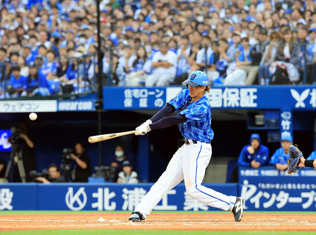 DeNA対日本ハム　10回裏DeNA1死満塁、三森はサヨナラ適時打を放つ（撮影・浅見桂子）