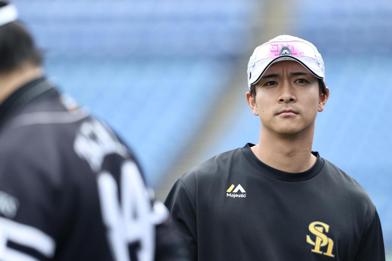 ヤクルト対ソフトバンク　試合前、練習に臨むソフトバンク柳町（撮影・河田真司）