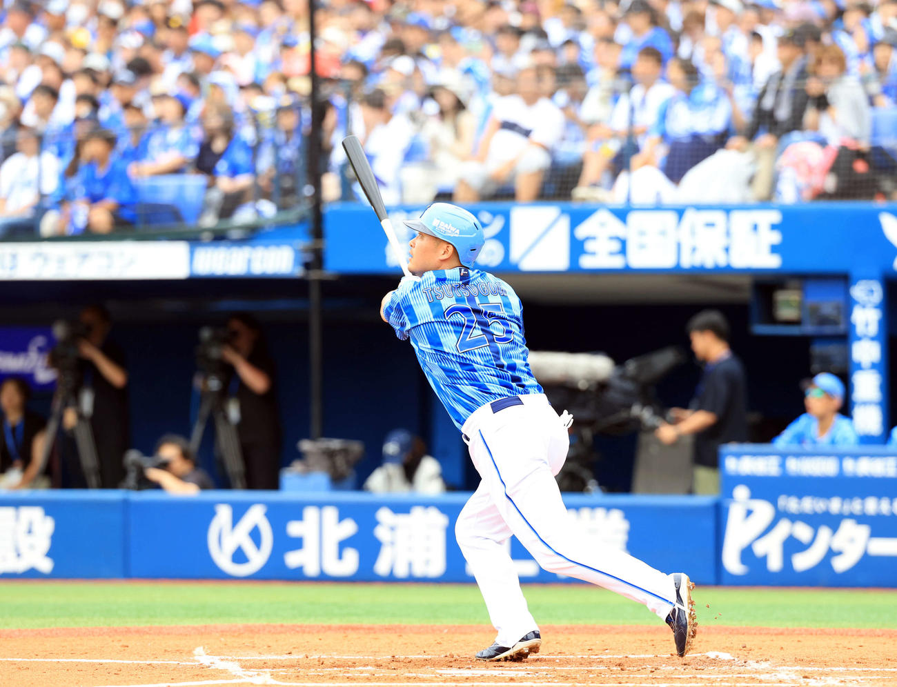 DeNA対日本ハム　2回裏DeNA無死、筒香は中越えソロ本塁打を放つ（撮影・浅見桂子）