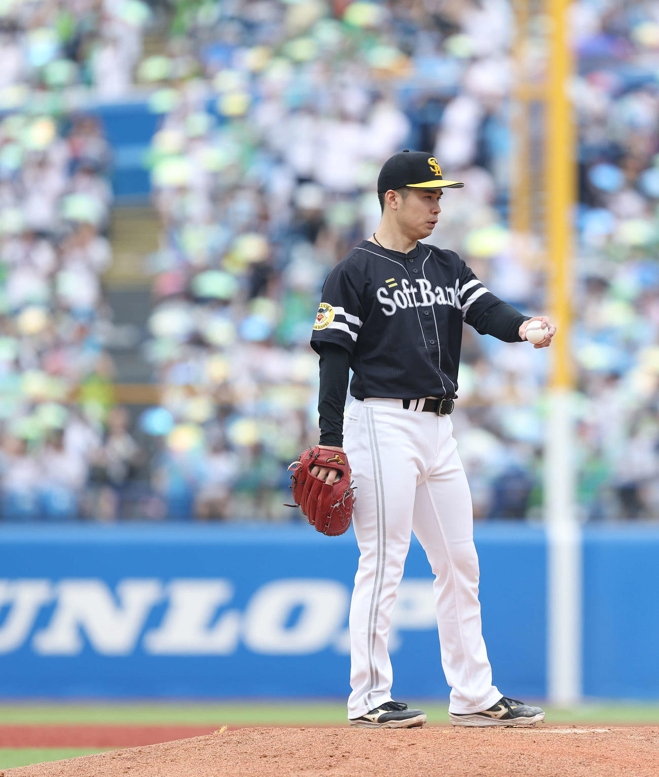 ヤクルト対ソフトバンク　5回裏ヤクルト1死二塁、伊藤に左越え2点本塁打を浴びる松本晴（撮影・河田真司）