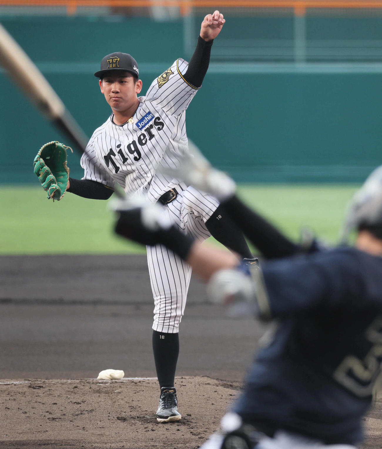 阪神対オリックス　阪神先発の伊原（撮影・宮崎幸一）