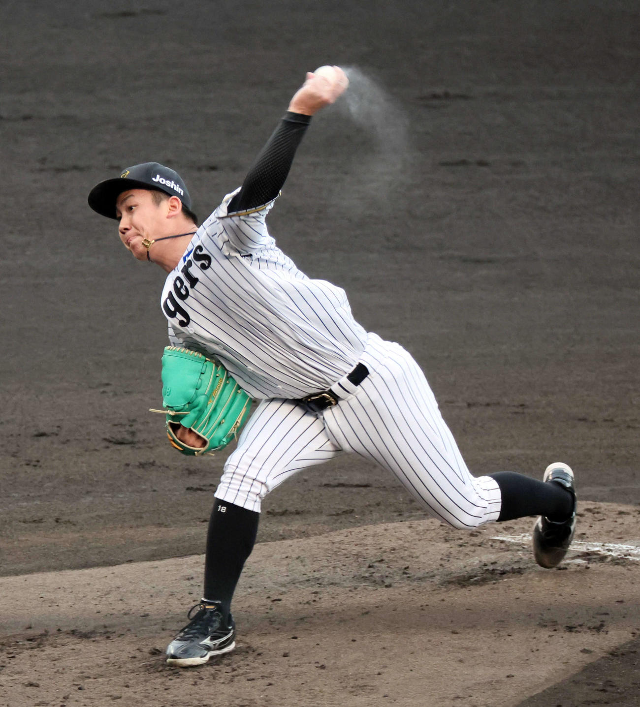 阪神対オリックス　阪神先発の伊原（撮影・宮崎幸一）