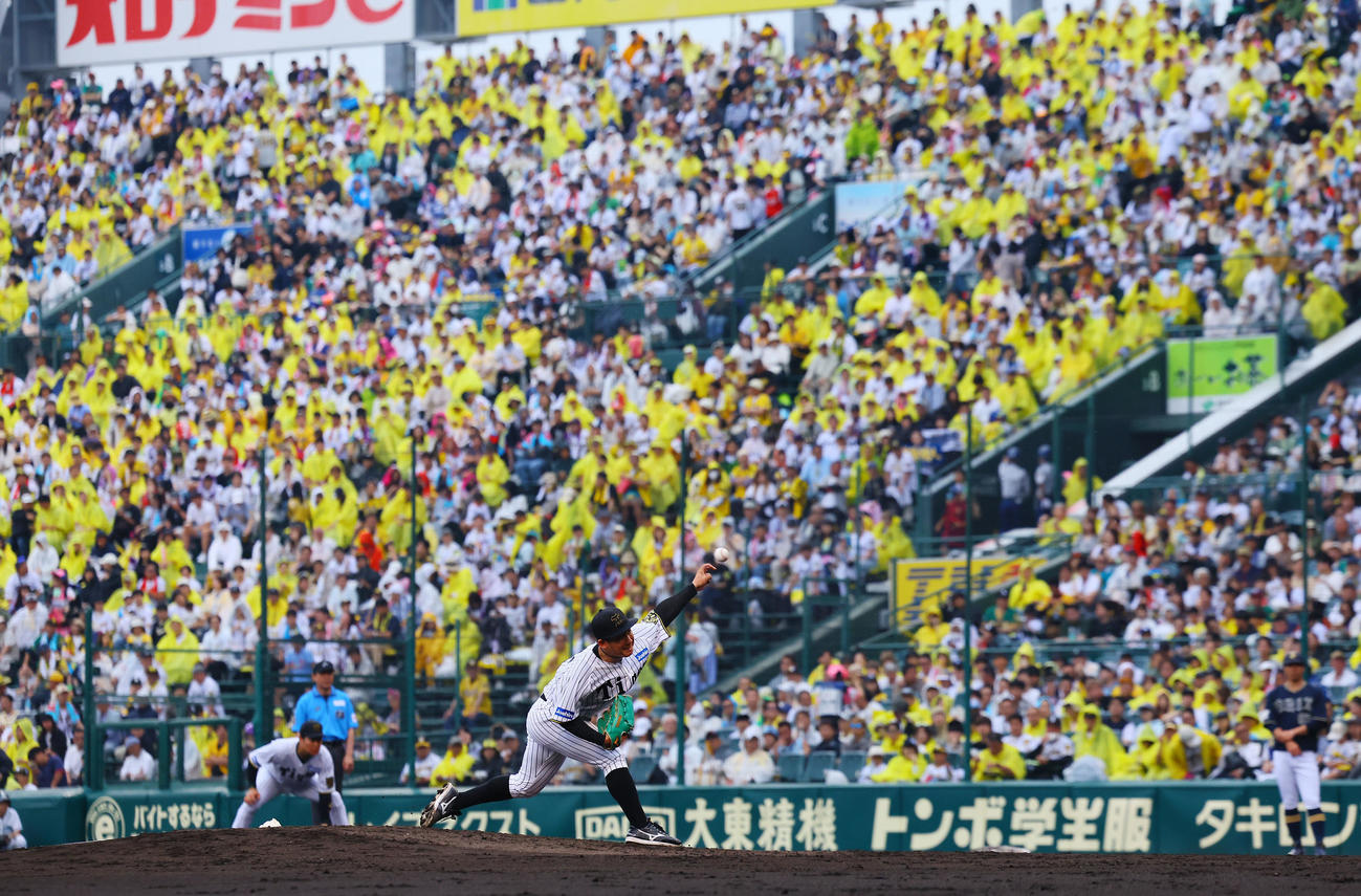 阪神対オリックス　5回、力投する阪神伊原（撮影・藤尾明華）