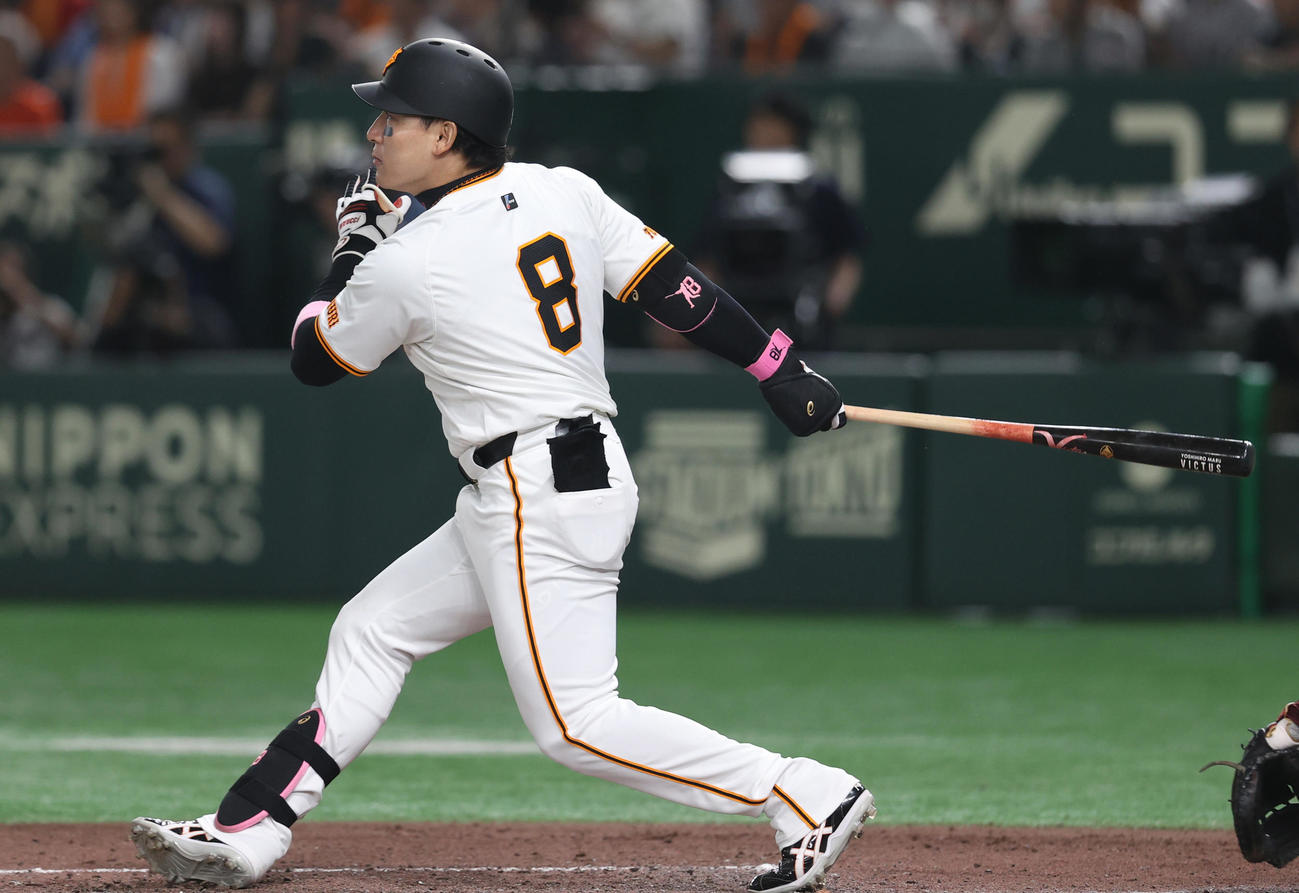 ソロ本塁打を放つ丸（2025年6月7日撮影）