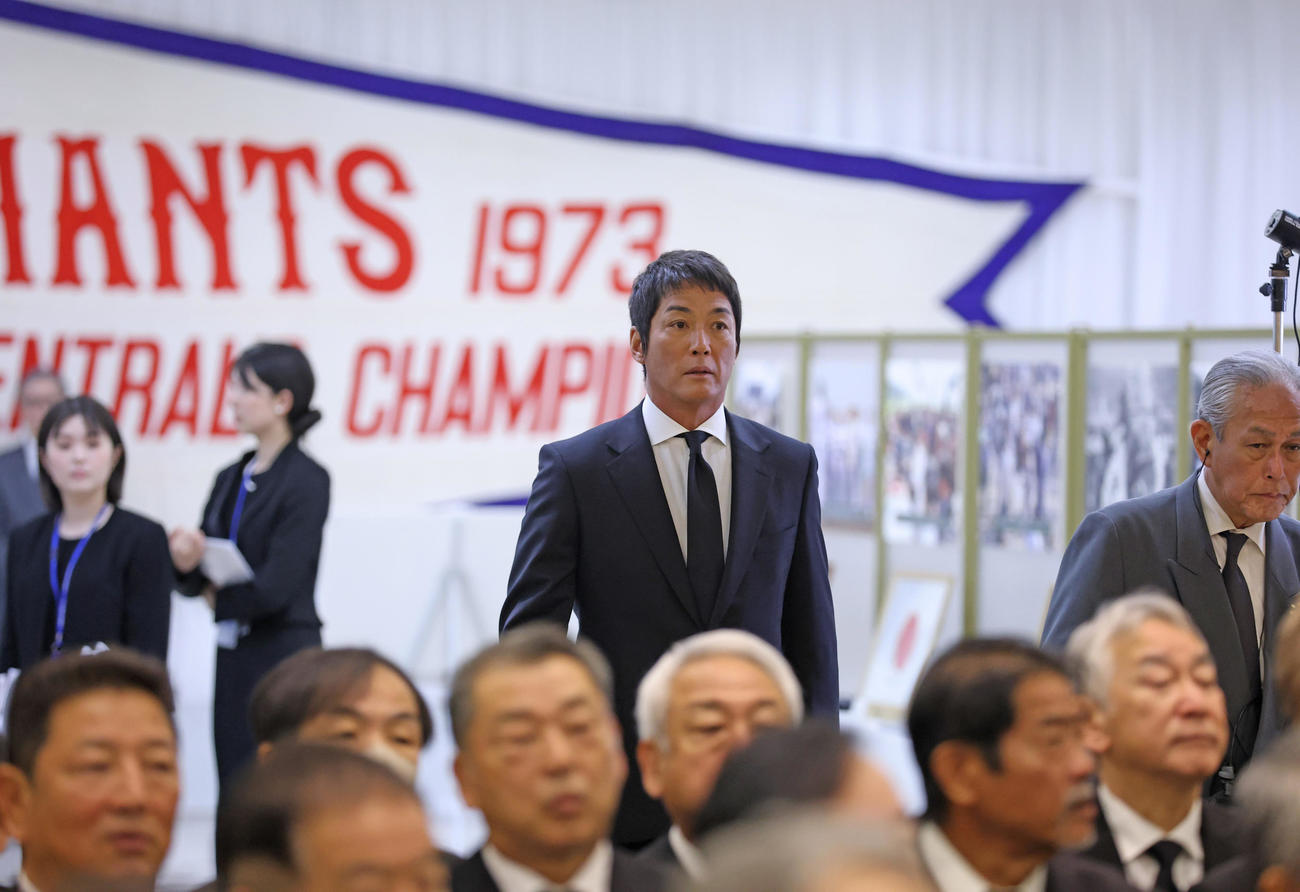 長嶋さんの告別式に列席する一茂さん（読売新聞社提供）
