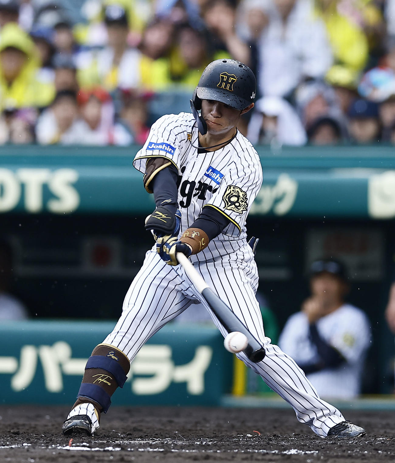 阪神対オリックス　3回裏阪神2死一、二塁、中野は左前に先制適時打を放つ（撮影・藤尾明華）