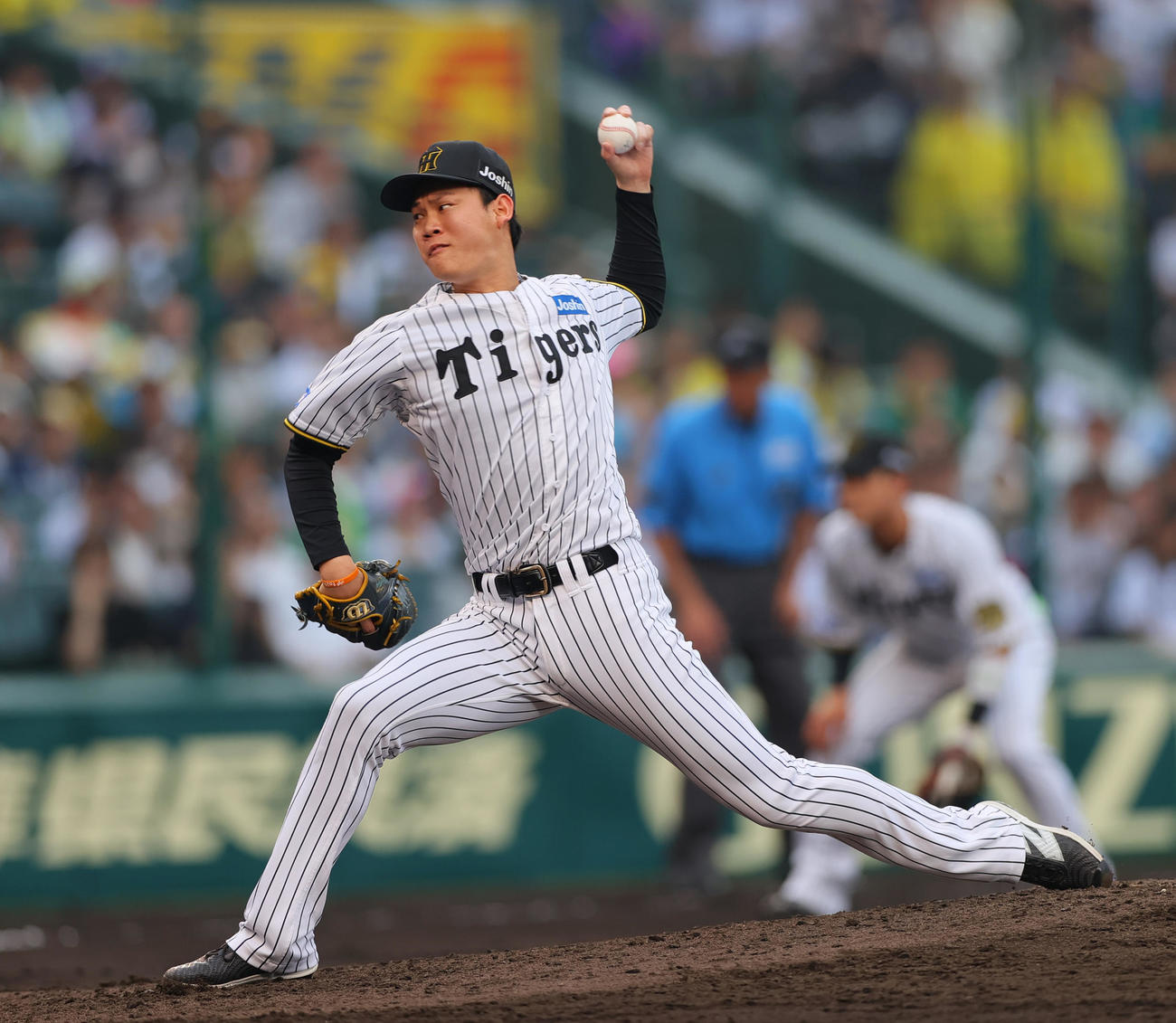 阪神対オリックス　8回表に登板の阪神及川（撮影・上山淳一）