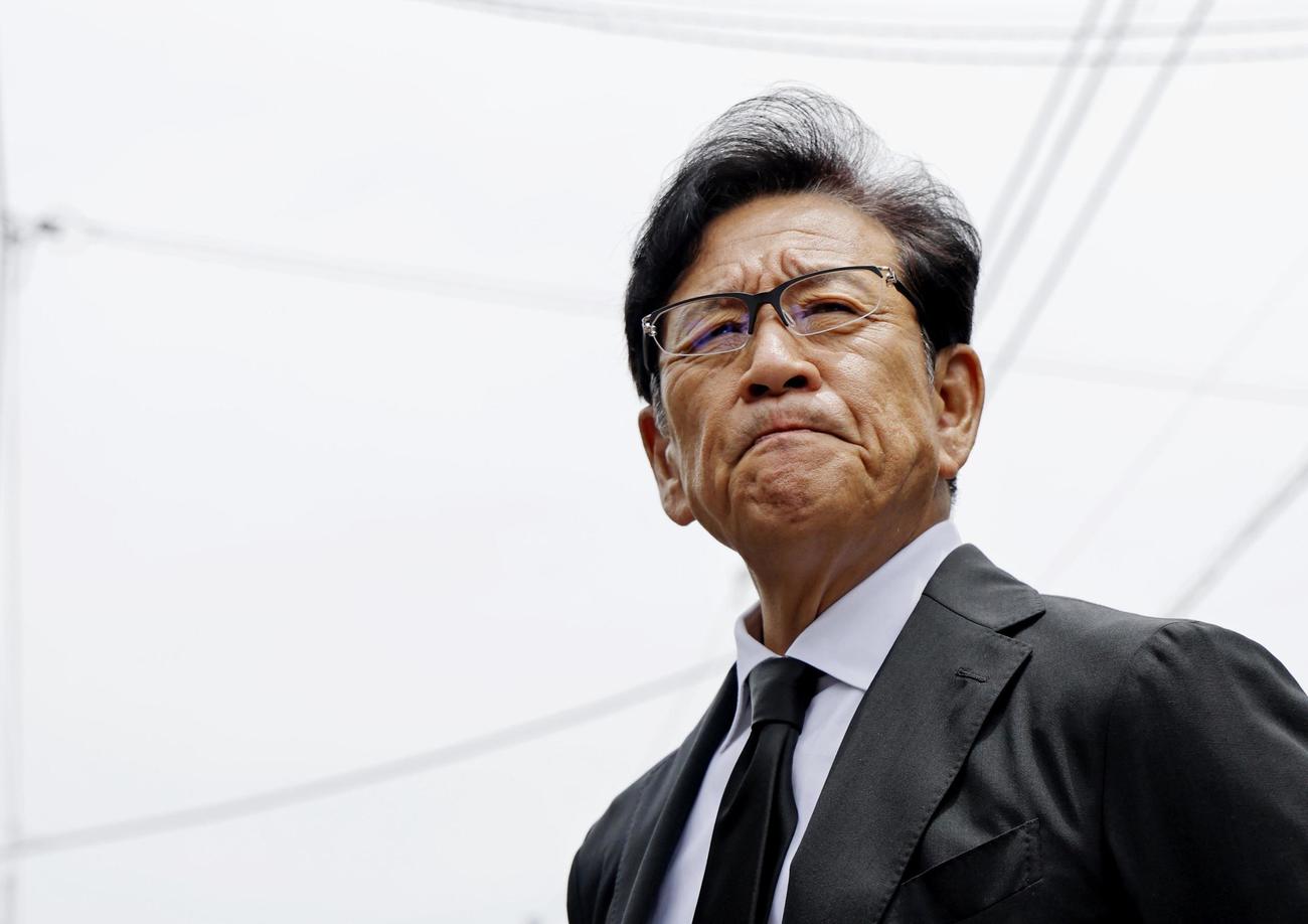 長嶋茂雄さんの自宅を弔問に訪れ、取材に応じる栗山英樹氏（共同）