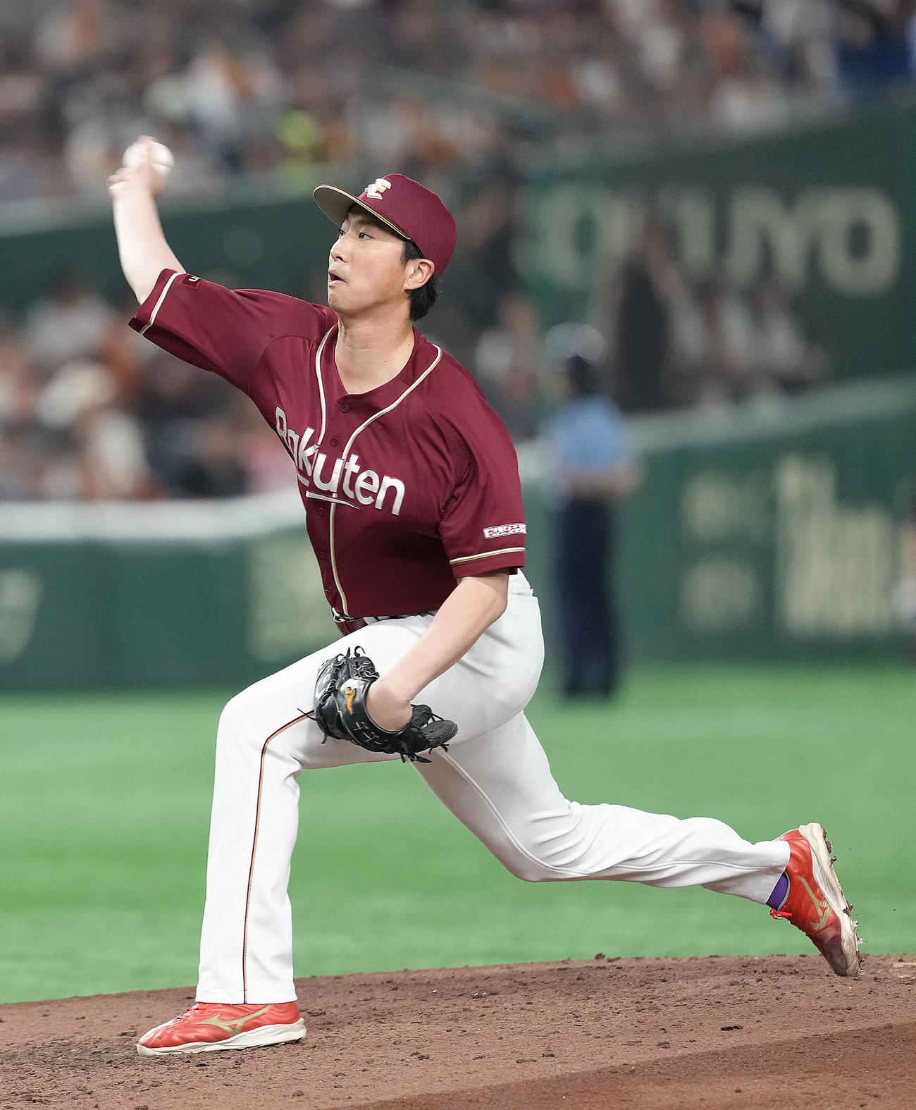 巨人対楽天　楽天2番手の西垣（撮影・足立雅史）