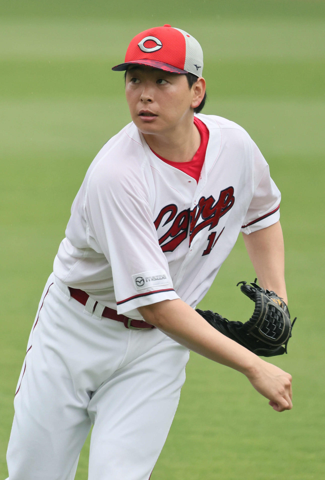 キャッチボールをする広島大瀬良（撮影・加藤孝規）