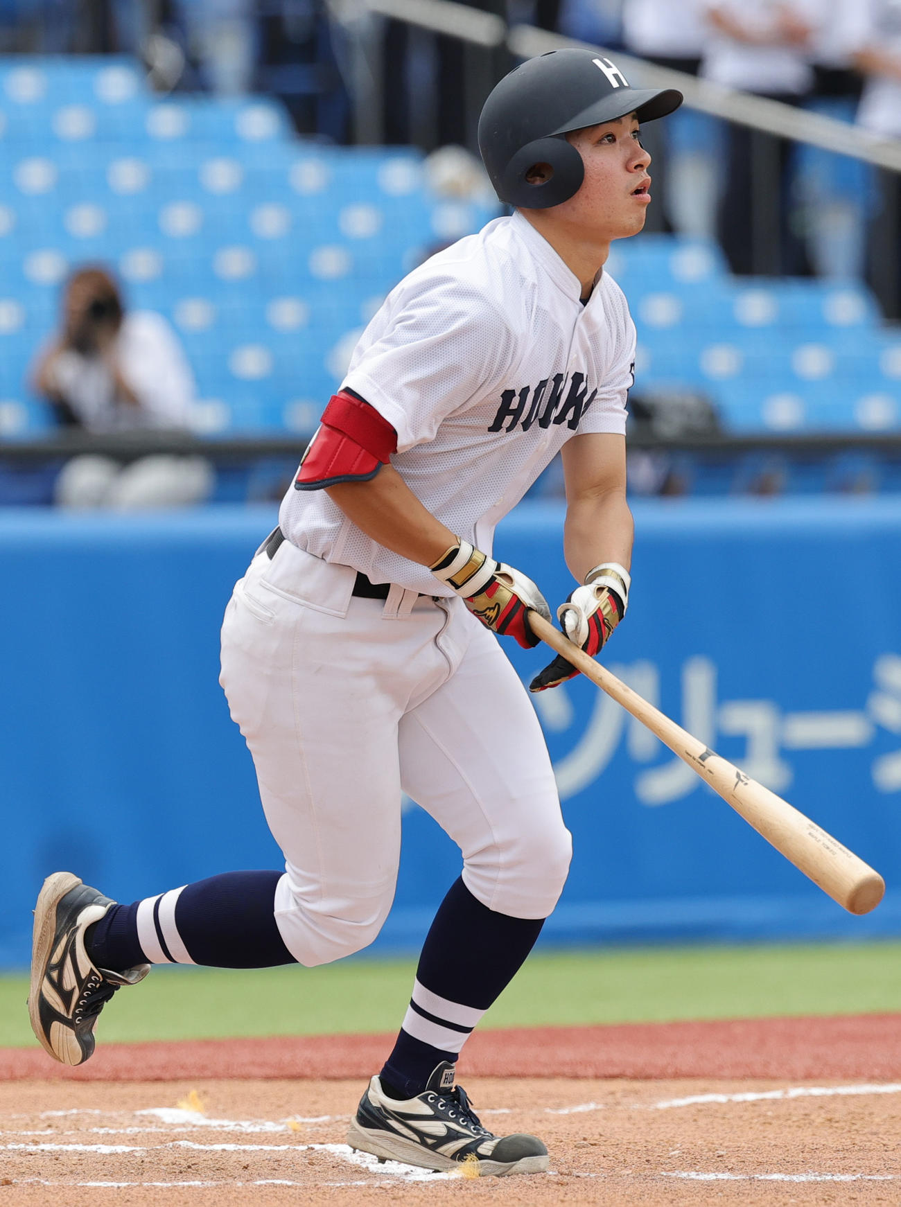 北海学園大対上武大　6回表北海学園大1死一塁、右越え2点本塁打を放つ柏原（撮影・野上伸悟）