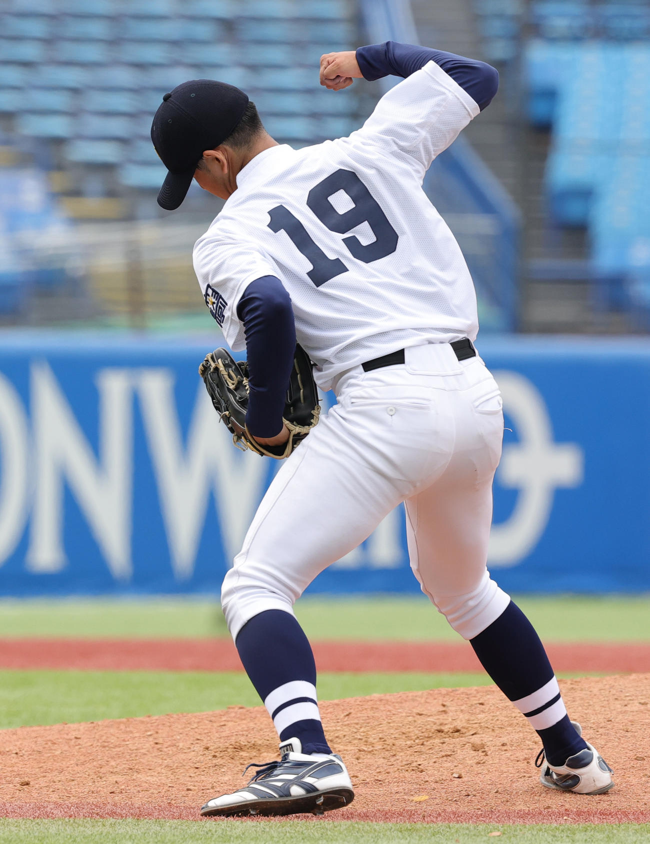 北海学園大対上武大　勝利を喜ぶ北海学園大・高谷（撮影・野上伸悟）