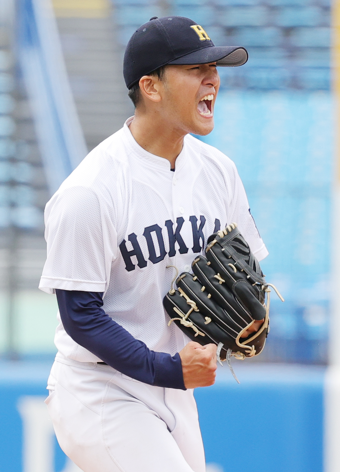 北海学園大対上武大　勝利を喜ぶ北海学園大・高谷（撮影・野上伸悟）