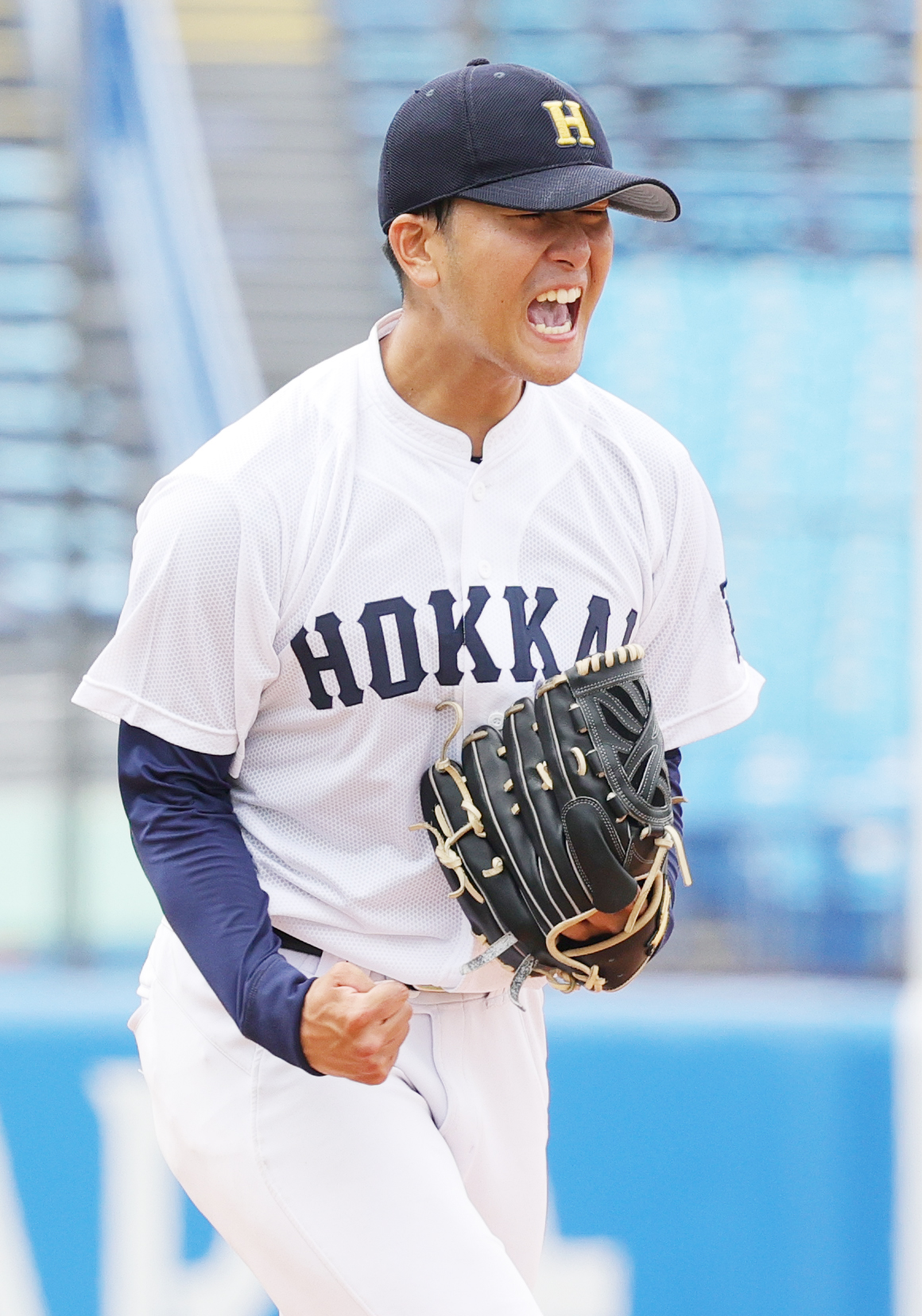 北海学園大対上武大　勝利を喜ぶ北海学園大・高谷（撮影・野上伸悟）