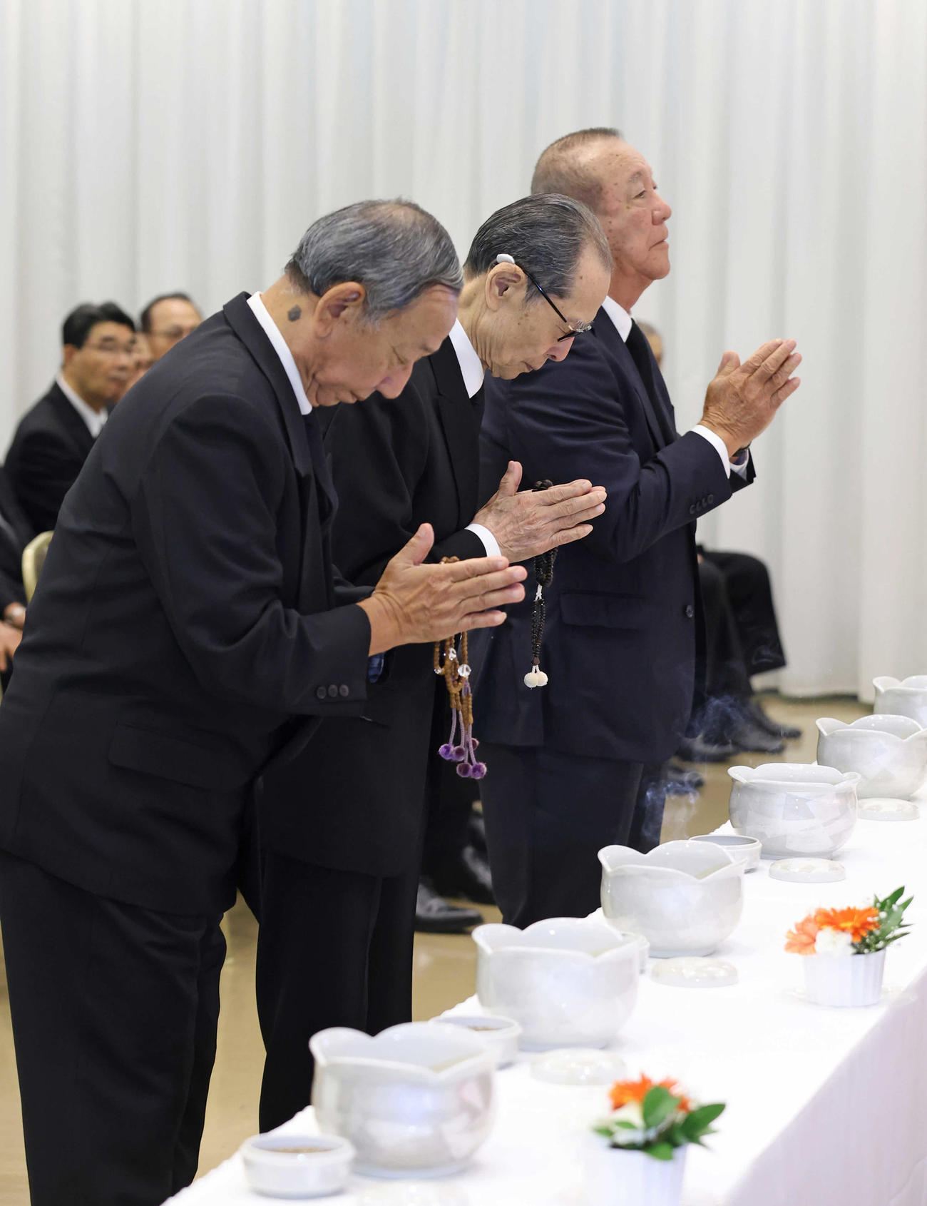 8日、長嶋茂雄さんの告別式に参列した、左から堀内氏、王氏、柴田氏（読売新聞社提供）