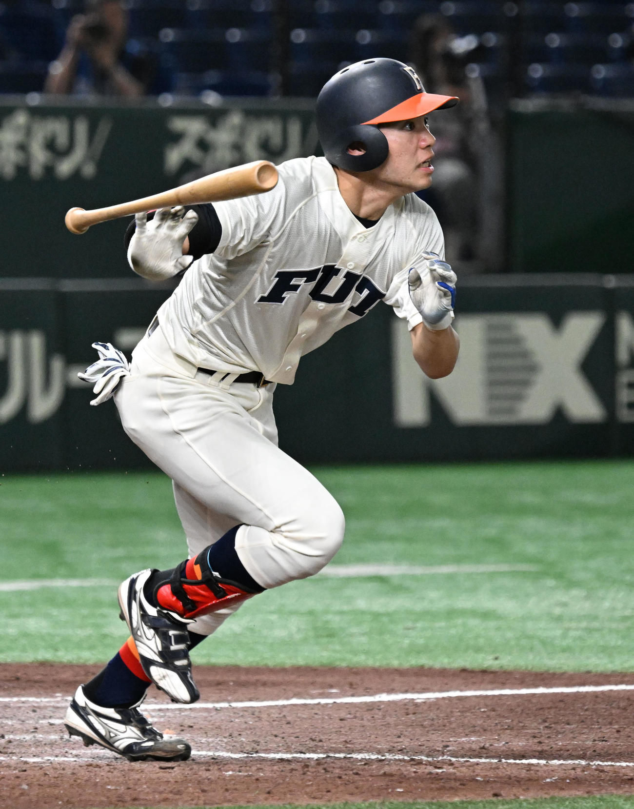 全日本大学野球選手権　近大工対福井工大　9回裏福井工大2死一塁、高松が右越えにサヨナラ本塁打を放つ（撮影・千葉一成）