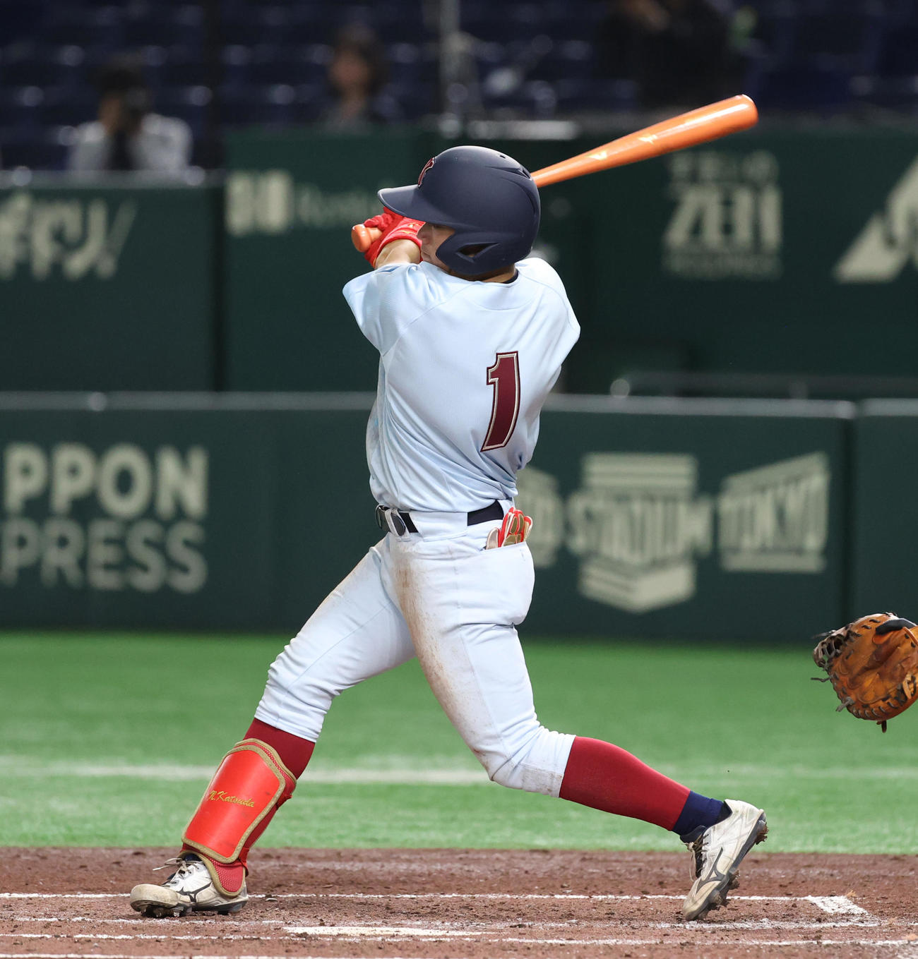神奈川大対近大　　2回裏近大2死一、二塁、勝田は中前安打を放つ（撮影・柴田隆二）