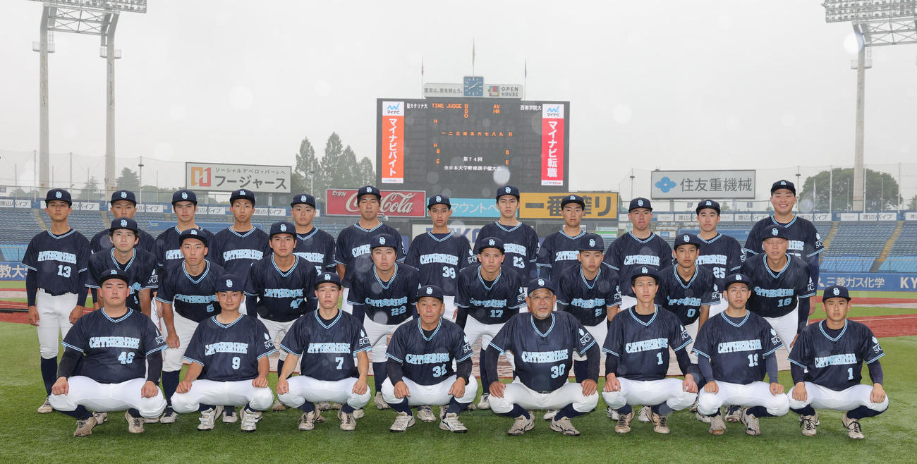 西南学院大対聖カタリナ大　聖カタリナ大の集合写真（撮影・野上伸悟）