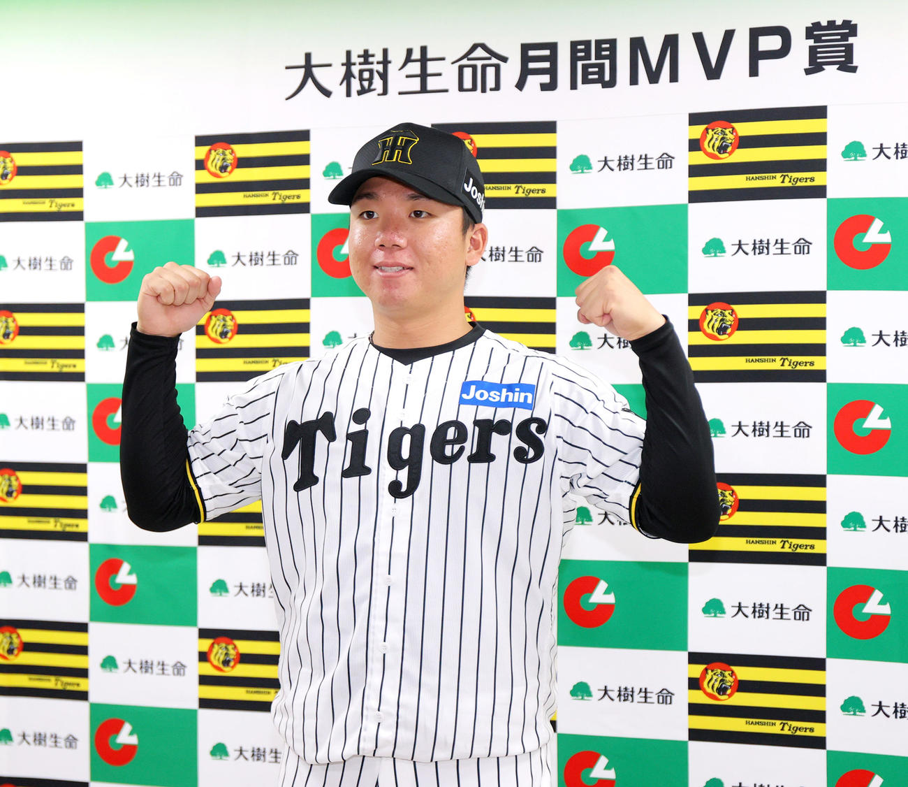 5月度の大樹生命月間MVP賞に選ばれた阪神村上（撮影・上山淳一）
