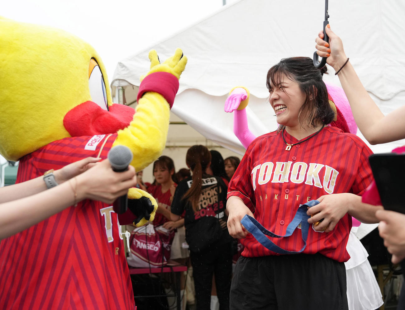 試合前、トークステージを行った女子レスリングの鏡（撮影・足立雅史）