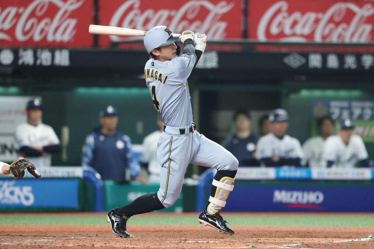 西武対阪神　2回表阪神2死一、三塁、先制適時打を放つ熊谷（撮影・宮地輝）